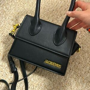 Super cute bag! In really good condition